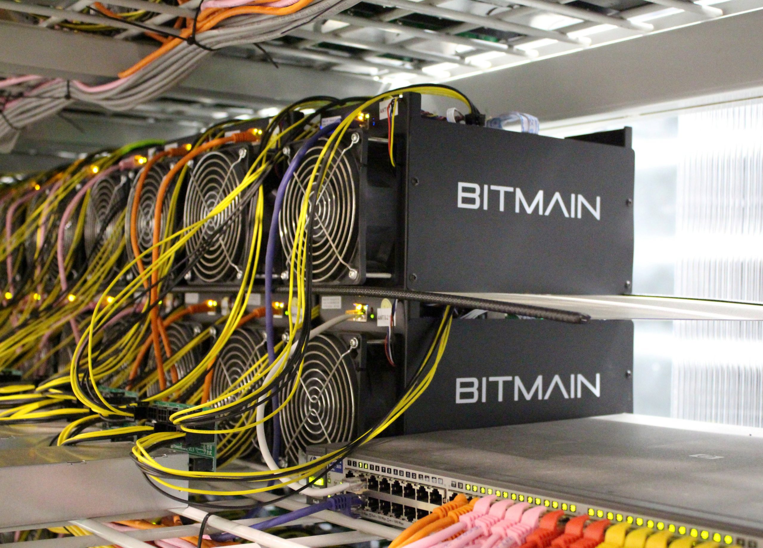 Bitmain smanjuje cijene rigova za rudarenje zbog bear marketa i cijene energenata